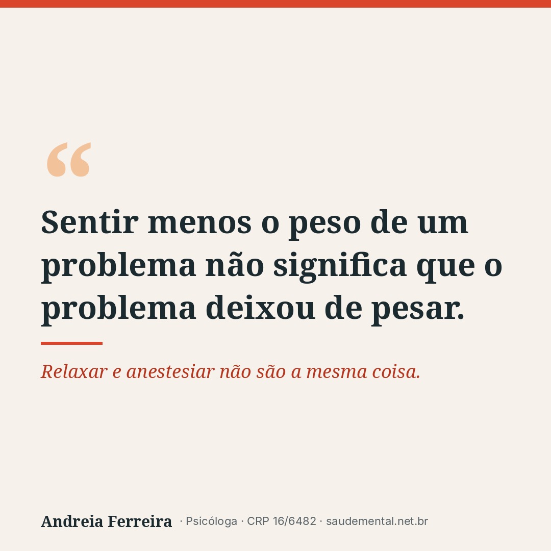 Card com a frase: Sentir menos o peso de um problema não significa que o problema deixou de pesar